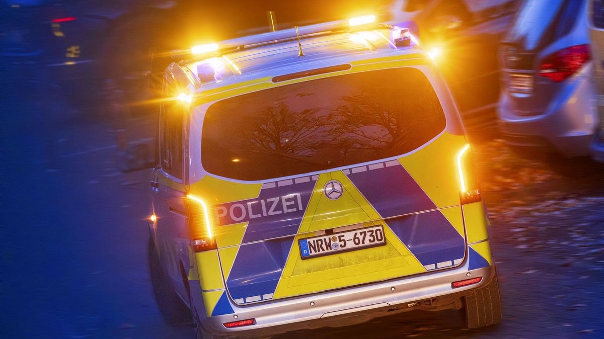 Ve Frankfurtu málem umlátili muže baseballovou pálkou, teenagerka si útok natáčela